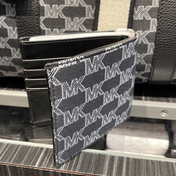 Michael Kors Men’s Women’s Cooper Logo Fabric Billfold Wallet Black Multi NWT - Picture 8 of 16